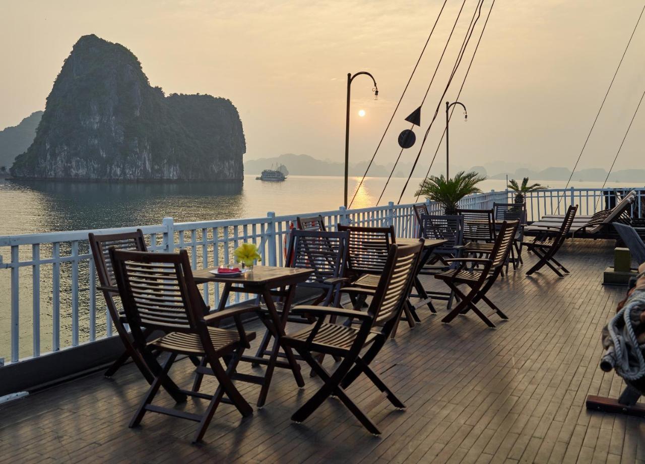 Garden Bay Premium Cruise Hotell Ha Long Exteriör bild